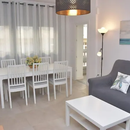 Spacious And Renovated 3b Apt. Center And * Fuengirola