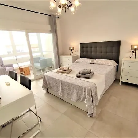 Spacious And Renovated 3b Apt. Center And *